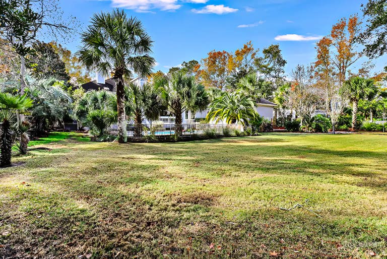  Oasis extérieure isolée de 1,13 acre 