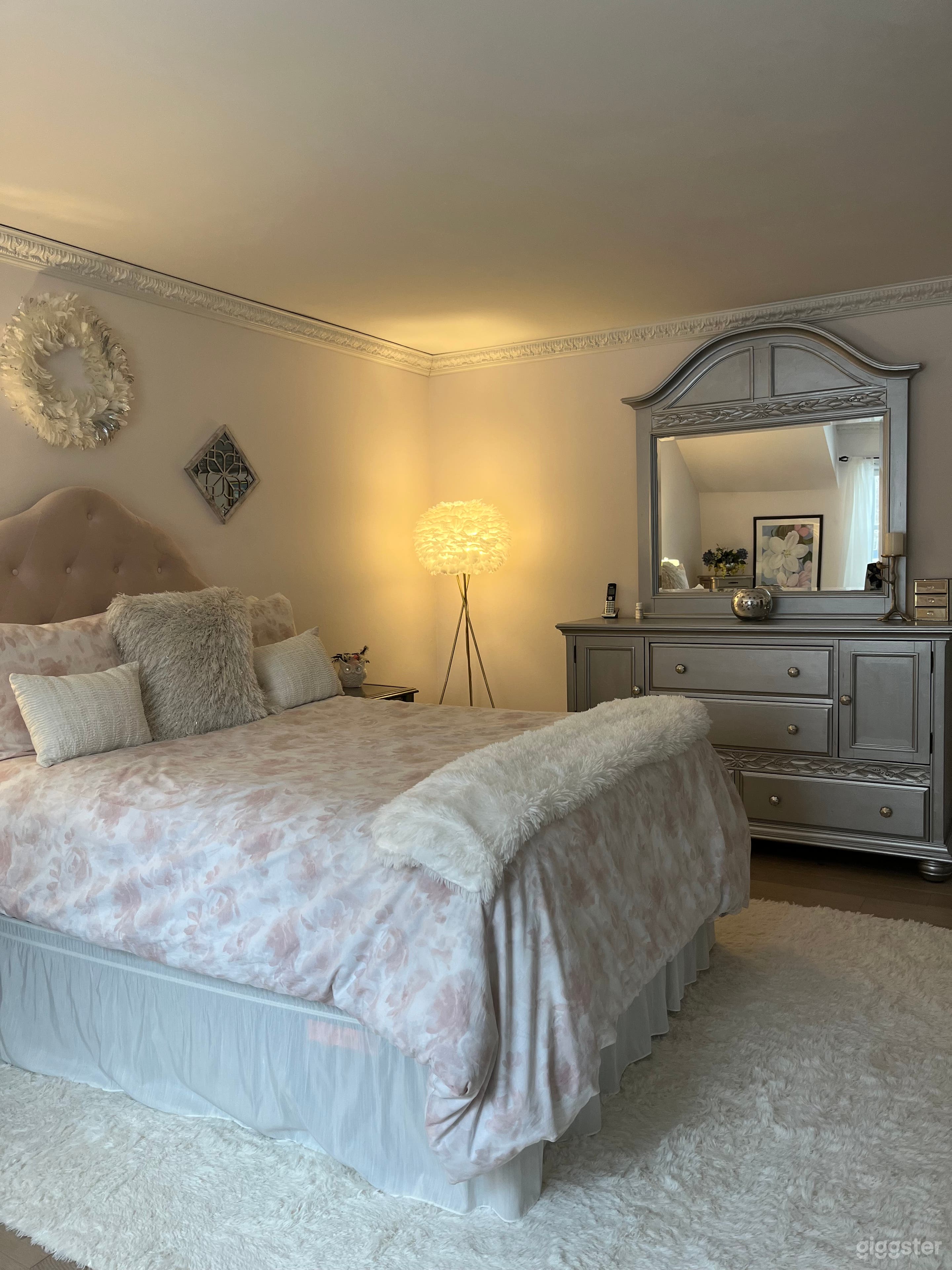 Secluded Colonial Home with Pool  Photo 4