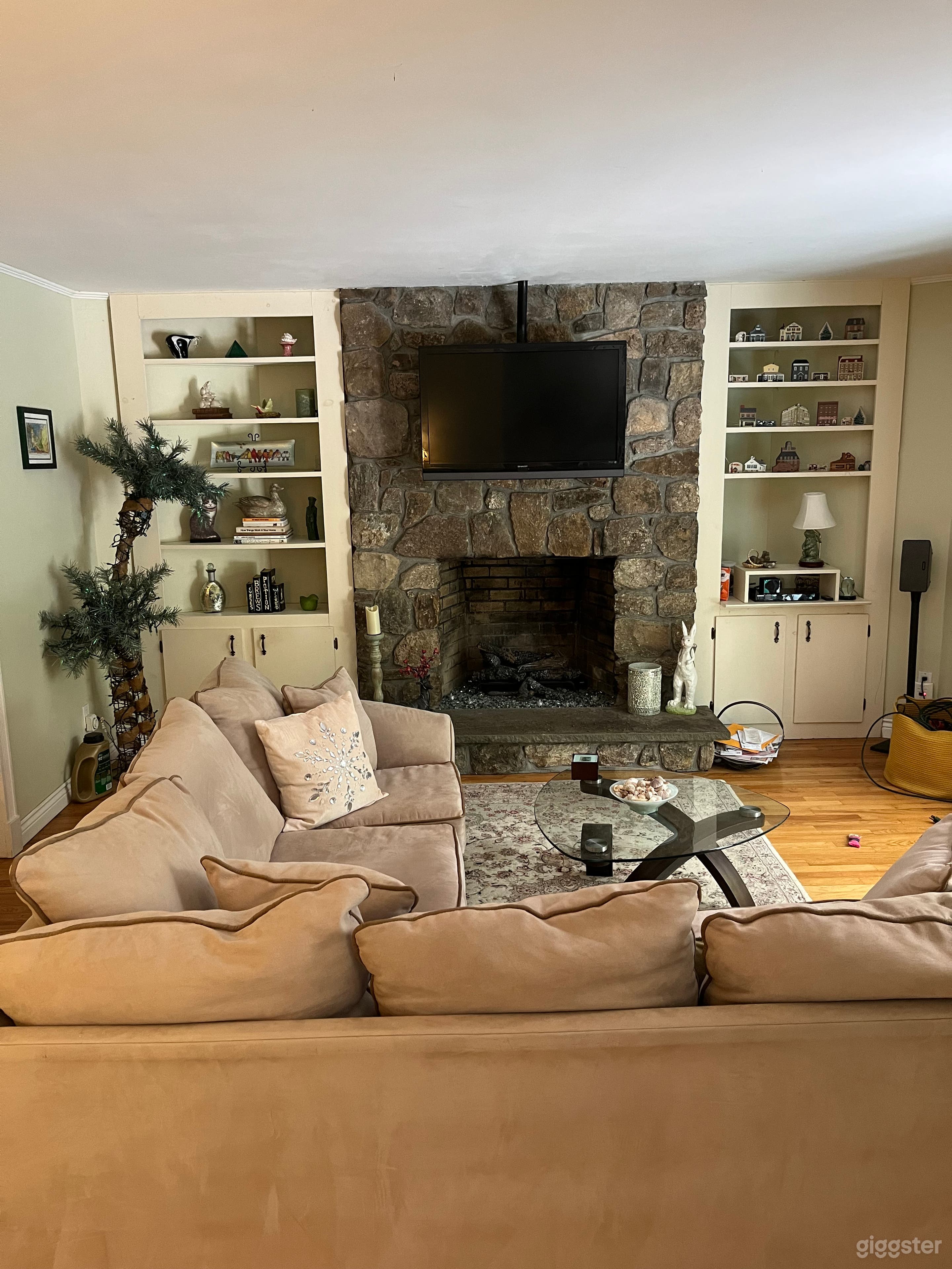 Secluded Colonial Home with Pool  Photo 3