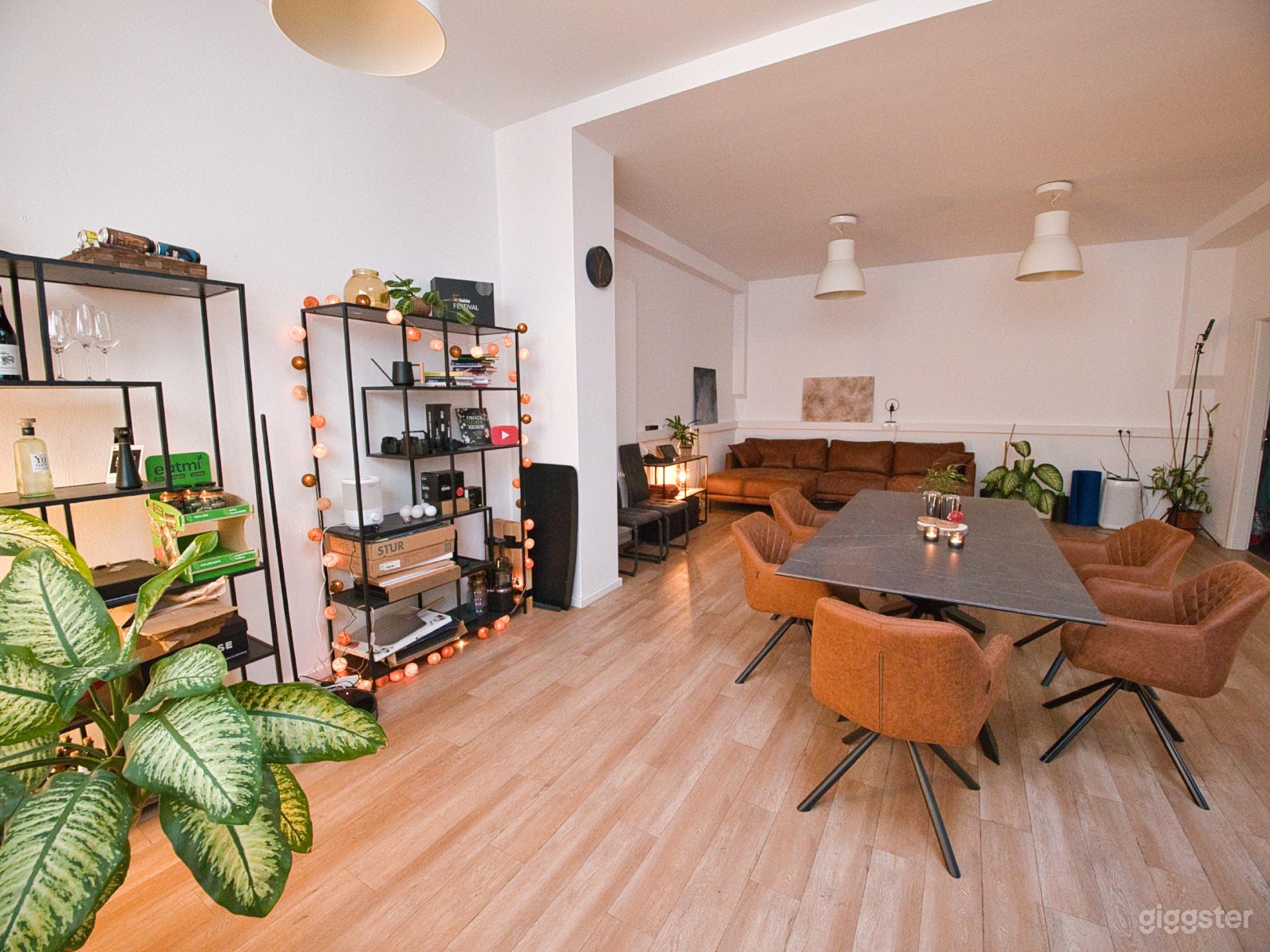 Video & Photo Studio with a Large Kitchen and Dining Table Foto 4