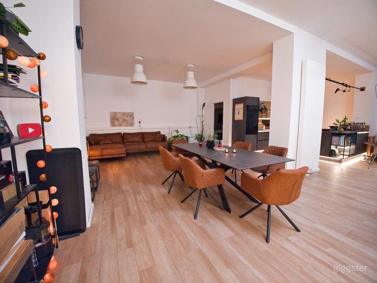  Video & Photo Studio with a Large Kitchen and Dining Table 