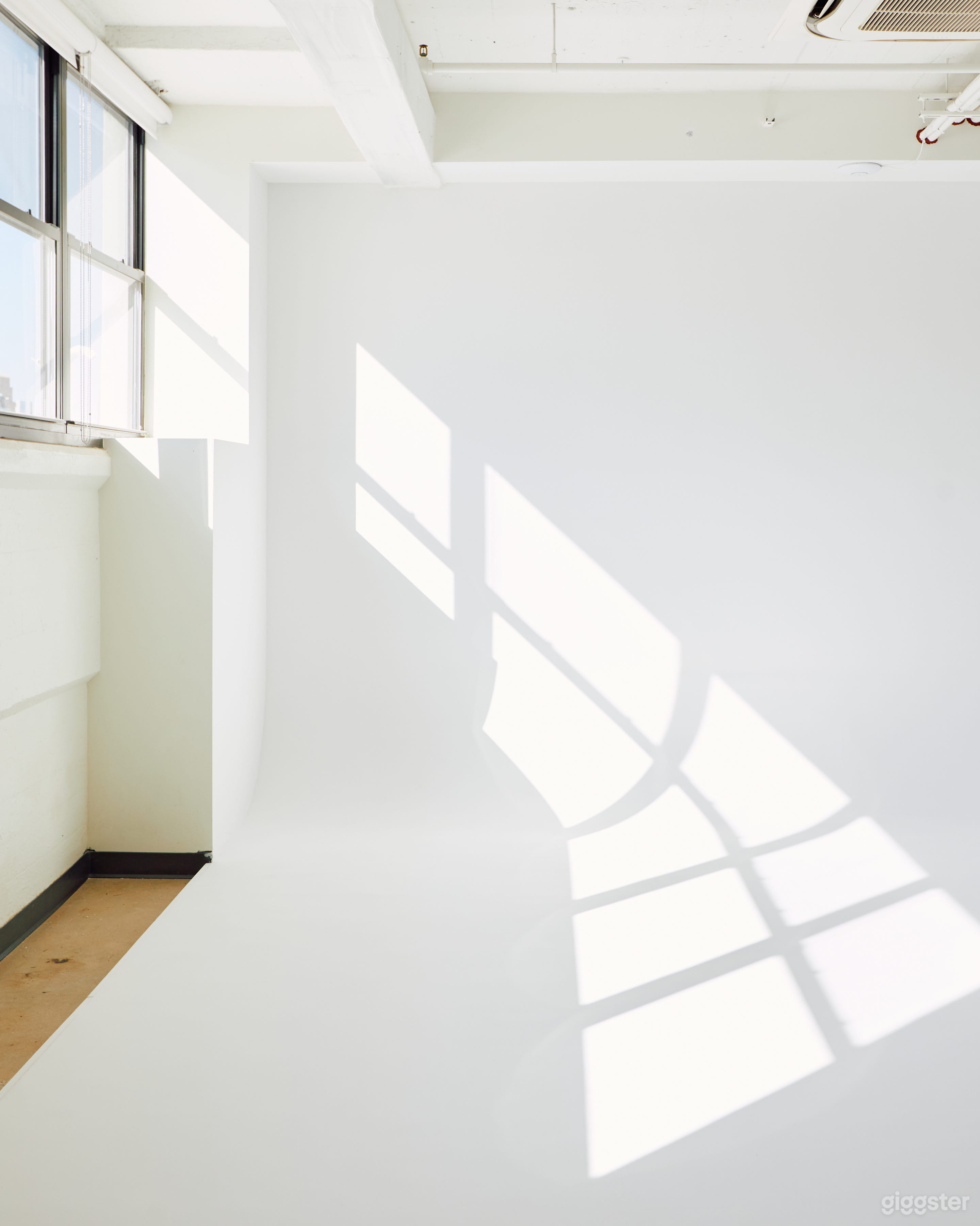 Modern Daylight Photo Studio East Williamsburg  Photo 3