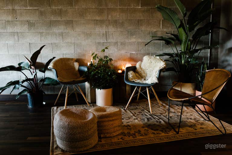  Beautiful Studio Event Space w/ Natural Light 