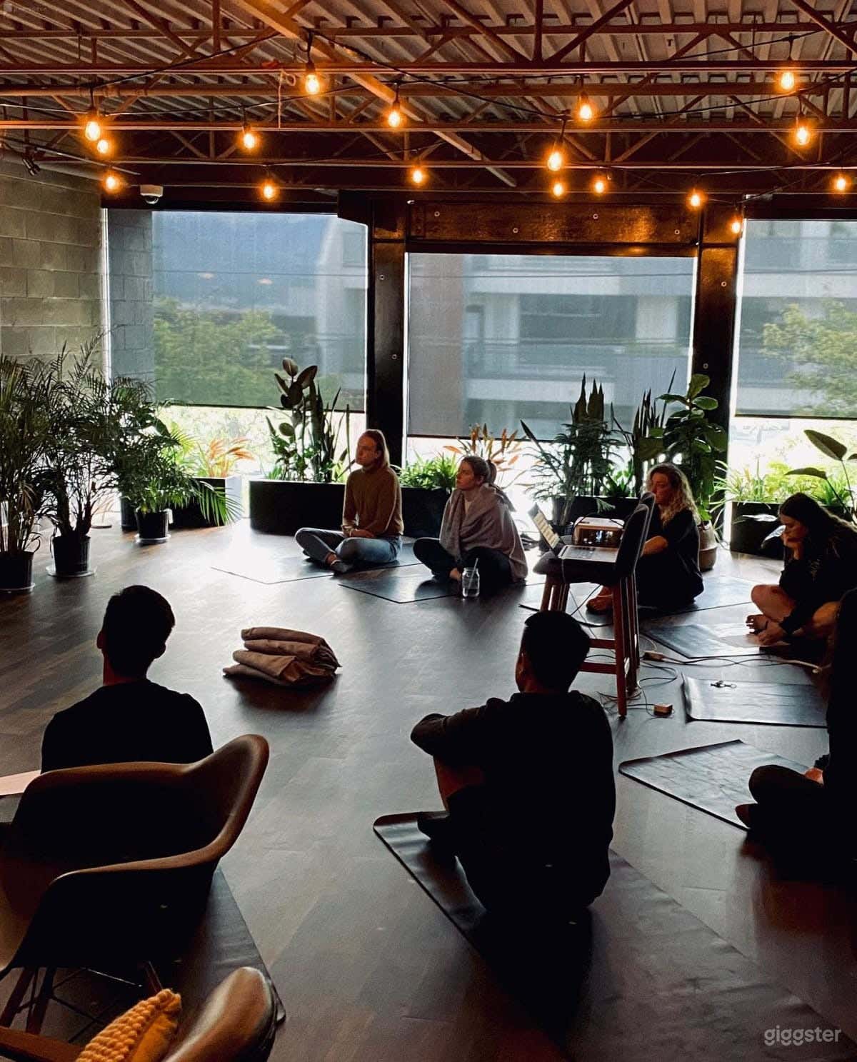 Beautiful Studio Event Space w/ Natural Light Photo 2