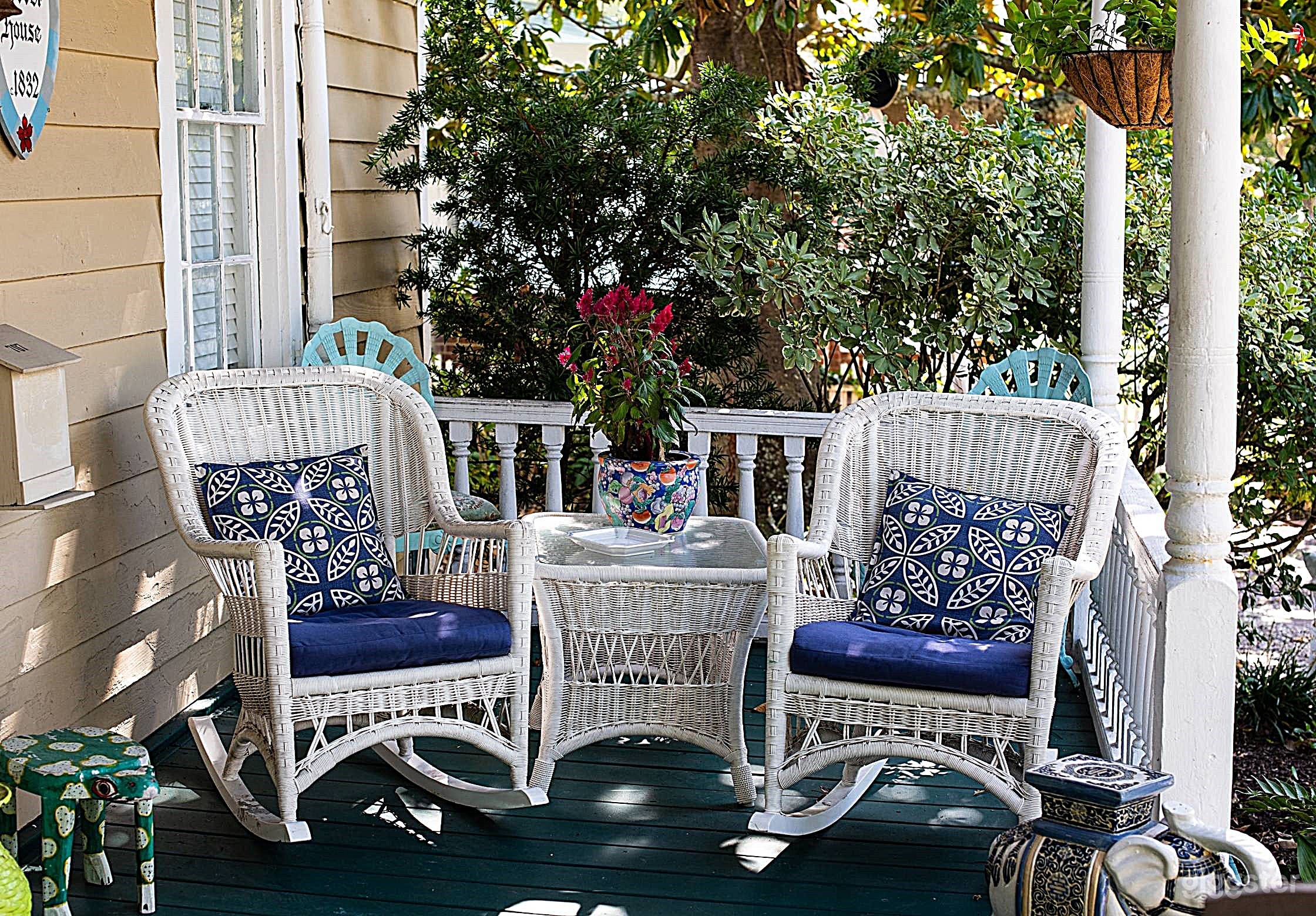 Historic Hotel with Picturesque Backdrops Photo 2