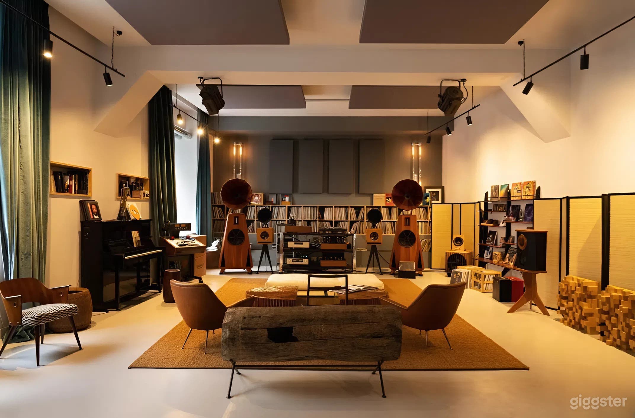 Foto di Studio Creativo Flessibile con Sala Audio, Video e Proiezione 1