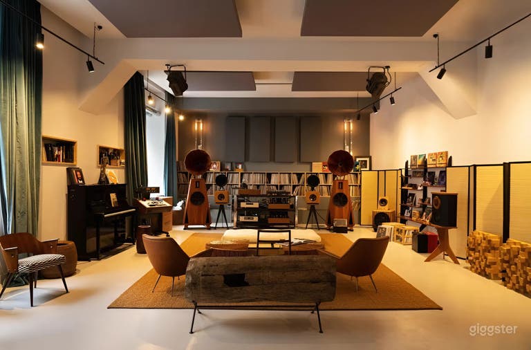  Studio Creativo Flessibile con Sala Audio, Video e Proiezione 