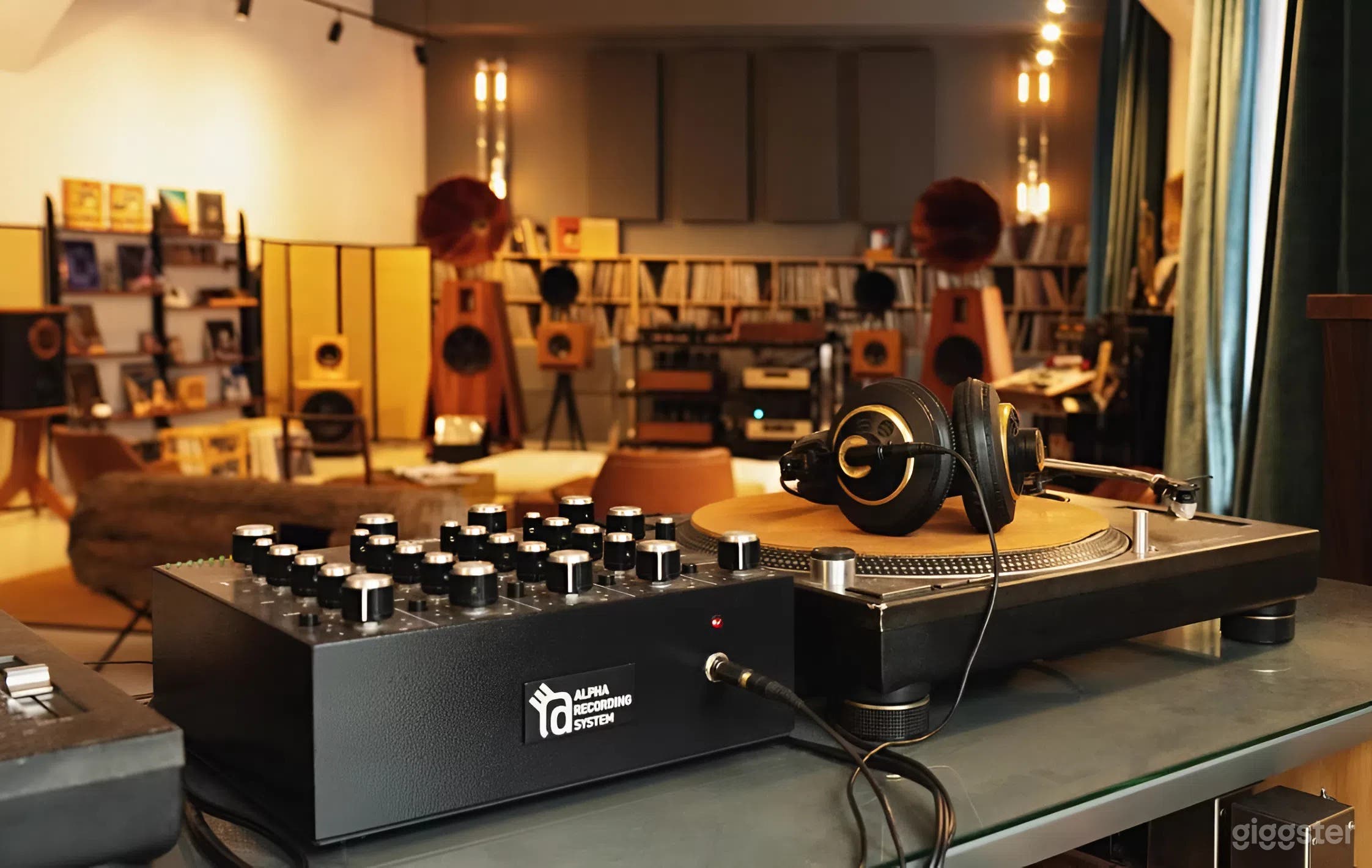 Foto di Studio Creativo Flessibile con Sala Audio, Video e Proiezione 3