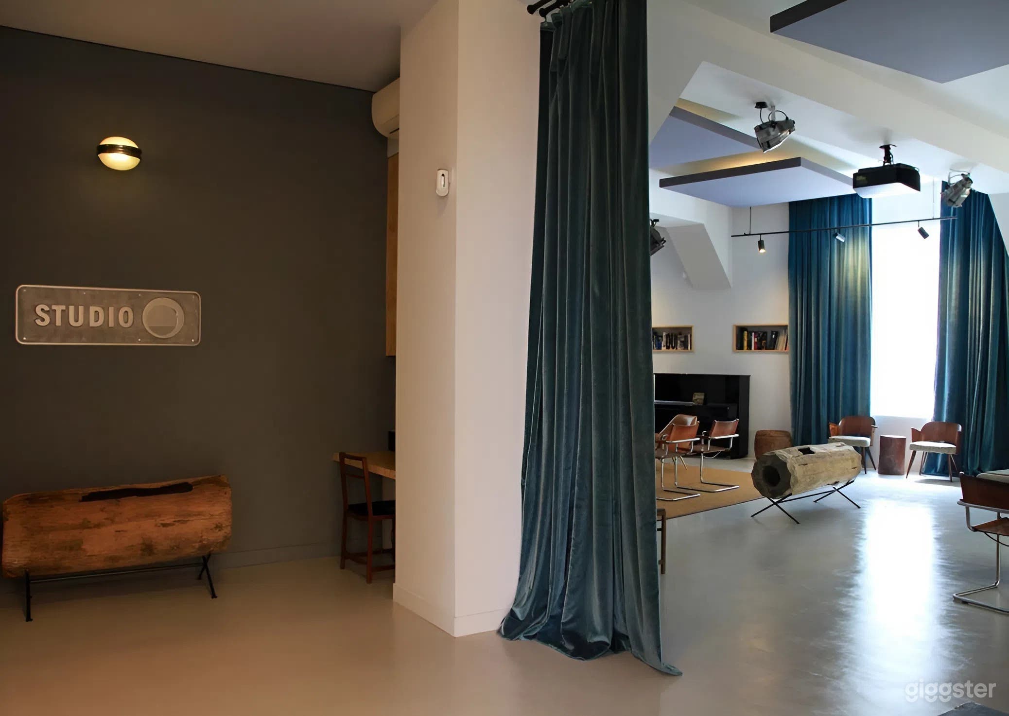 Foto di Studio Creativo Flessibile con Sala Audio, Video e Proiezione 4