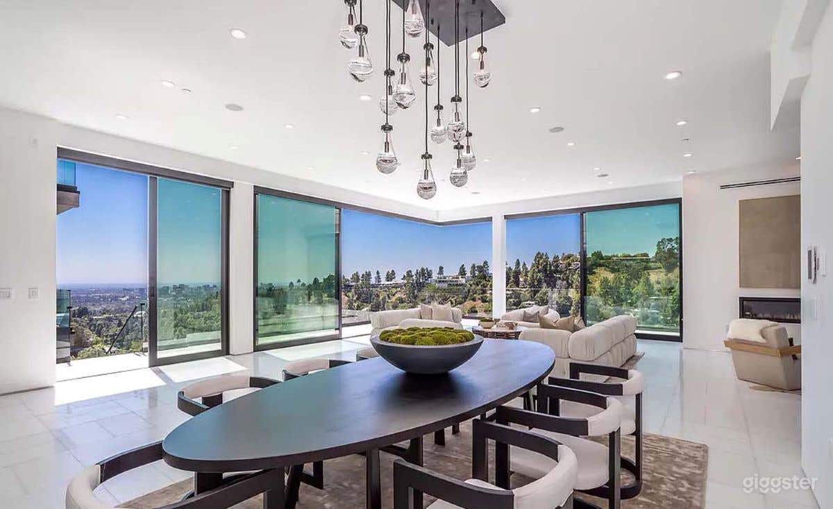 Beverly Hills Luxury Modern Mansion  Photo 4