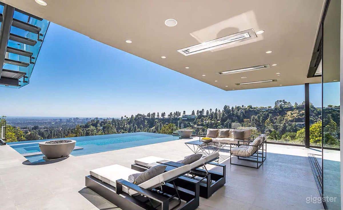 Beverly Hills Luxury Modern Mansion  Photo 2