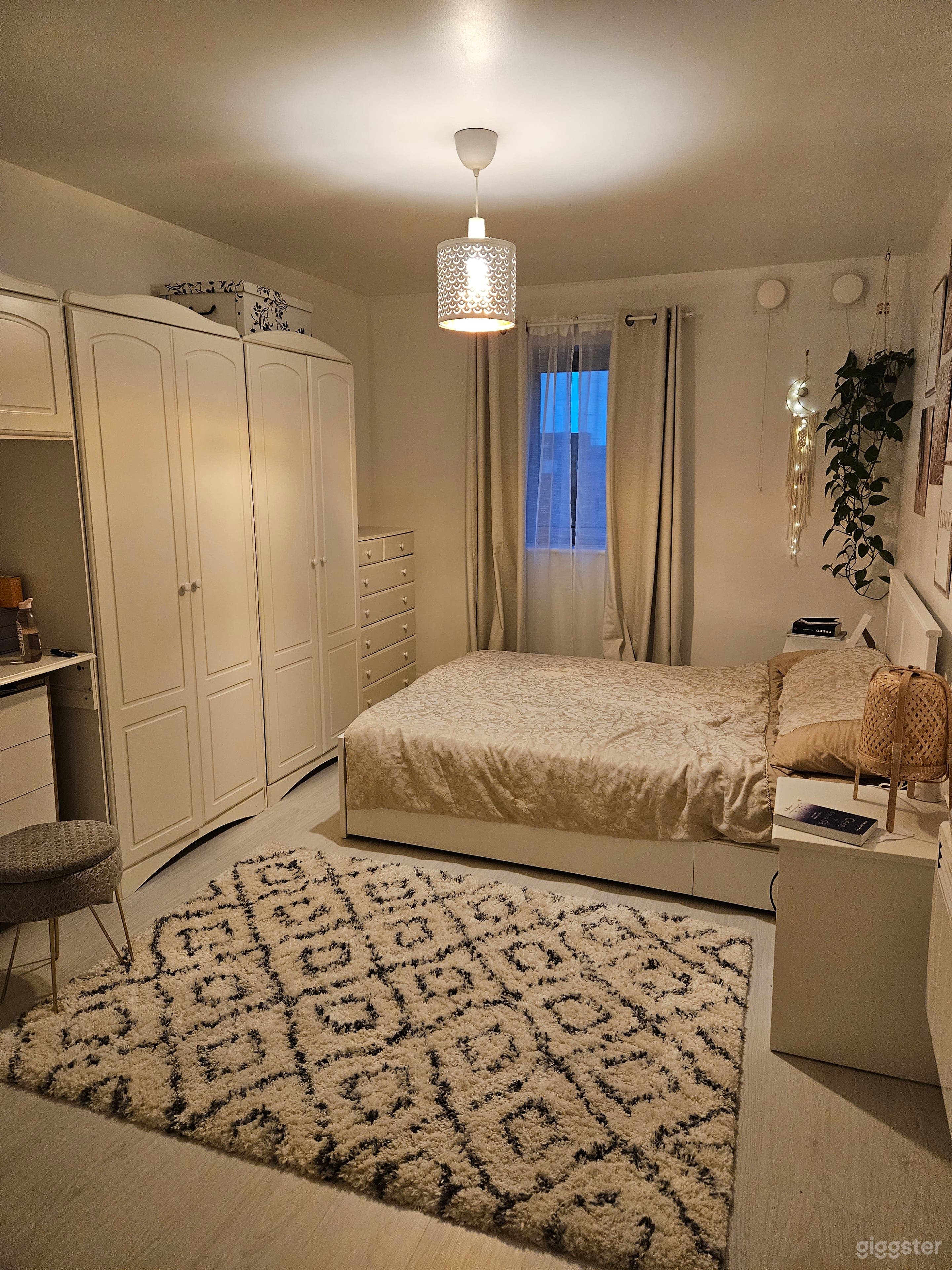 Bohemian 2 Bedrooms Ground Floor Flat Photo 1