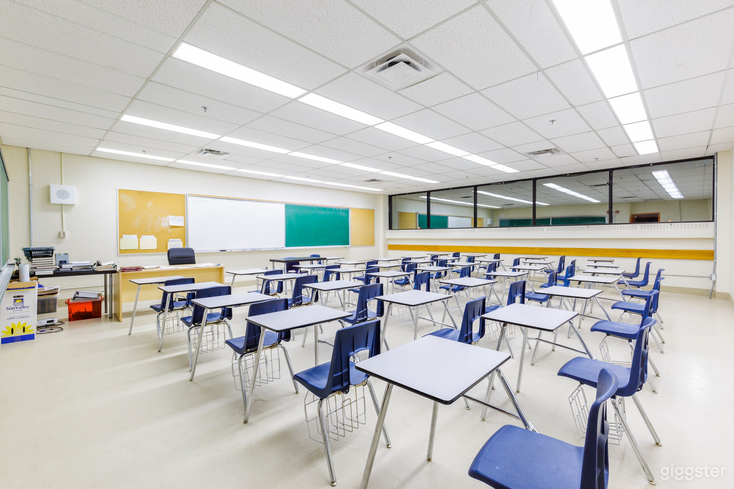 Modern &amp; Bright Academic School Classrooms Photo 1