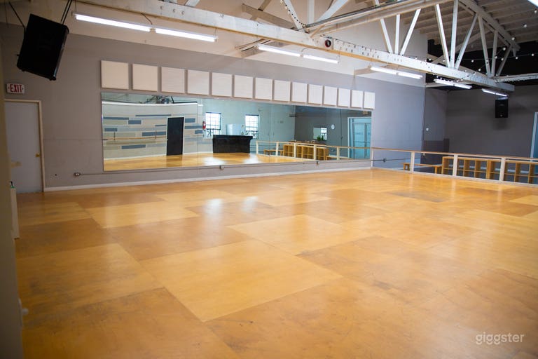  Industrial Studio with Kitchenette and Lounge Area 