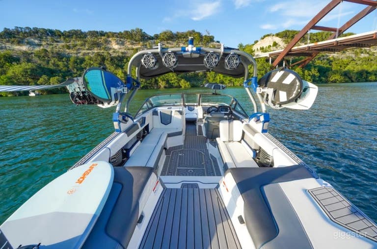  G 25 Boat with Tower Speakers 