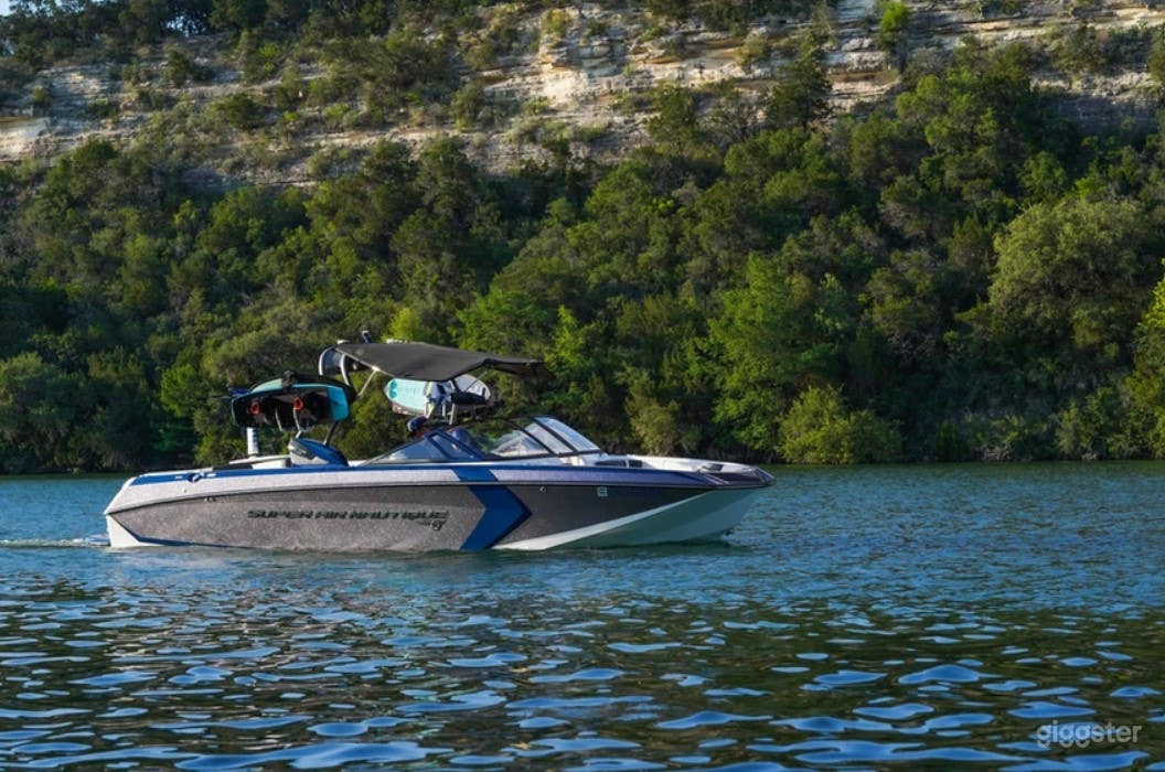 G 25 Boat with Tower Speakers Photo 2