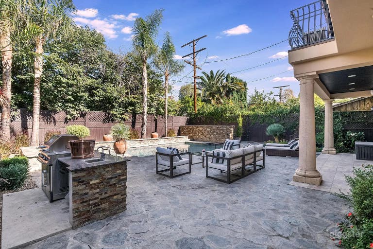  OTSEGO SPANISH MODERN OASIS/ POOL/PALM LINED YARD 