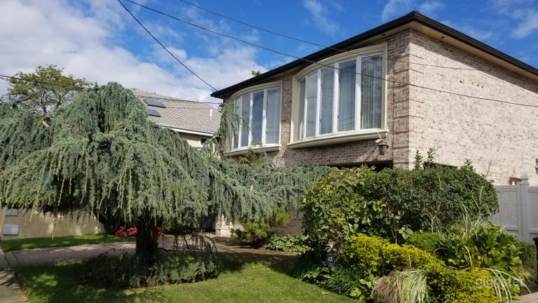  OASIS IN NYC w/pool, sauna & Jacuzzi 