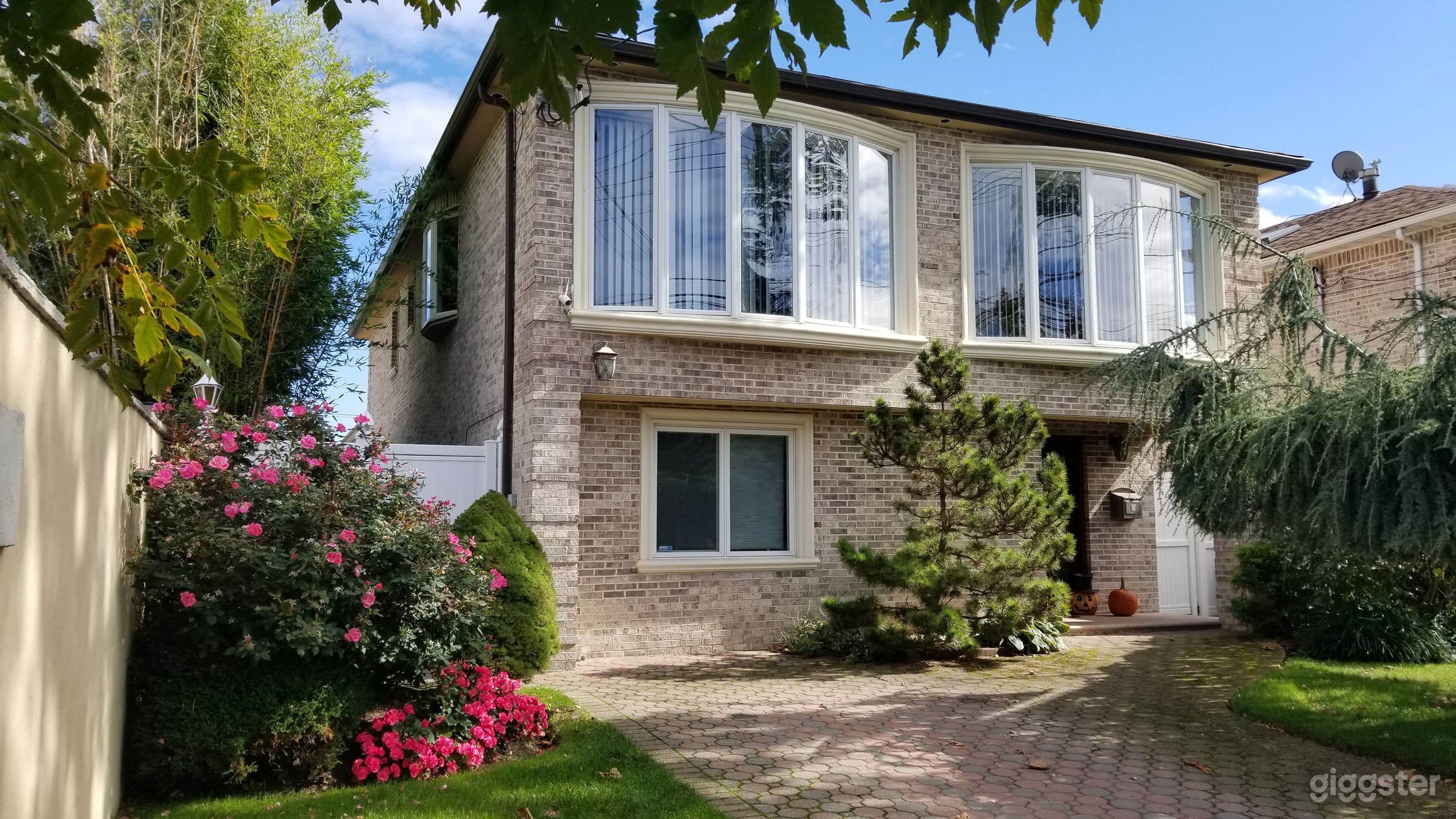 OASIS IN NYC w/pool, sauna &amp; Jacuzzi Photo 1