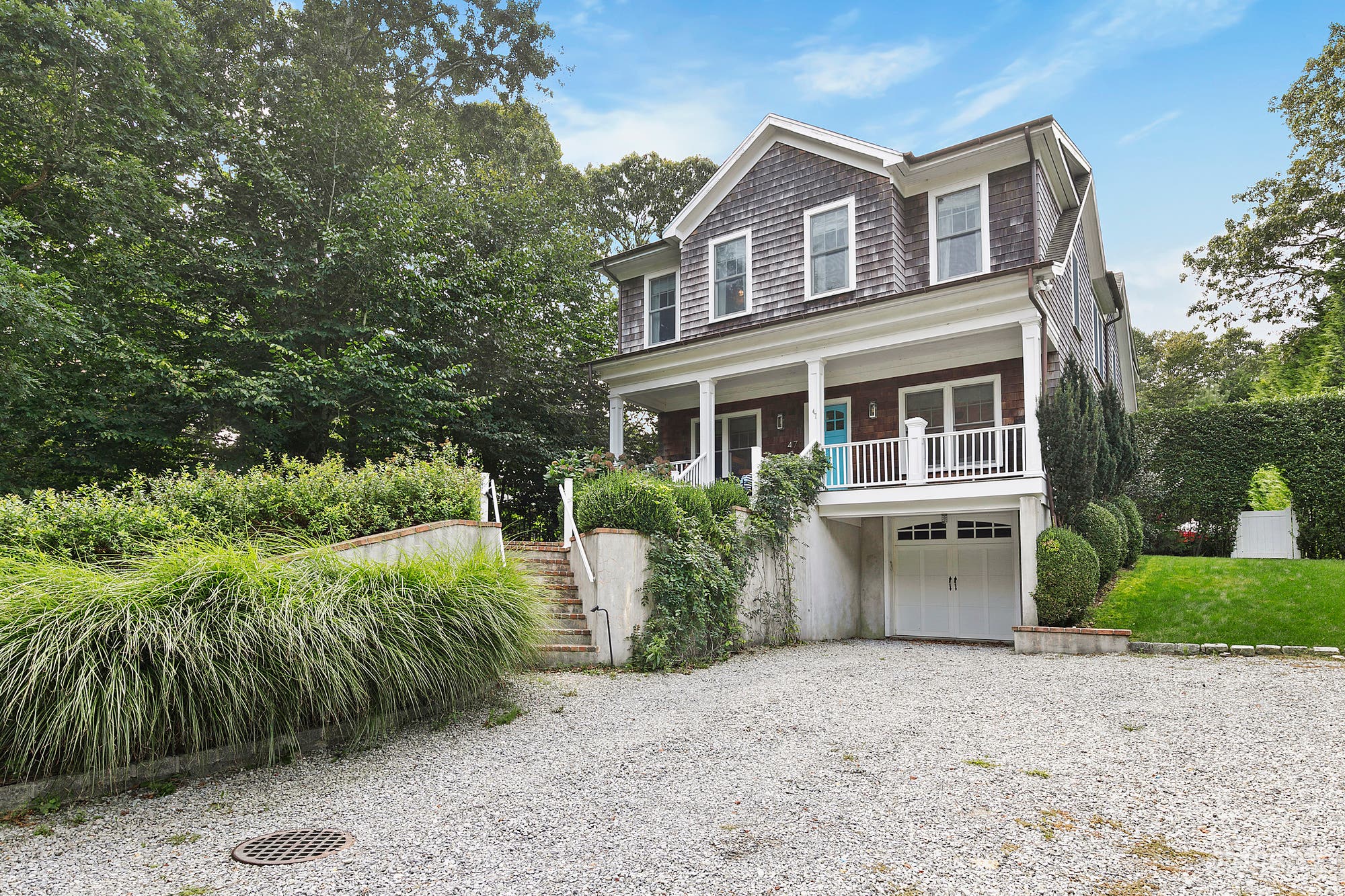 Classic and Cheery Hamptons Beach House Photo 1
