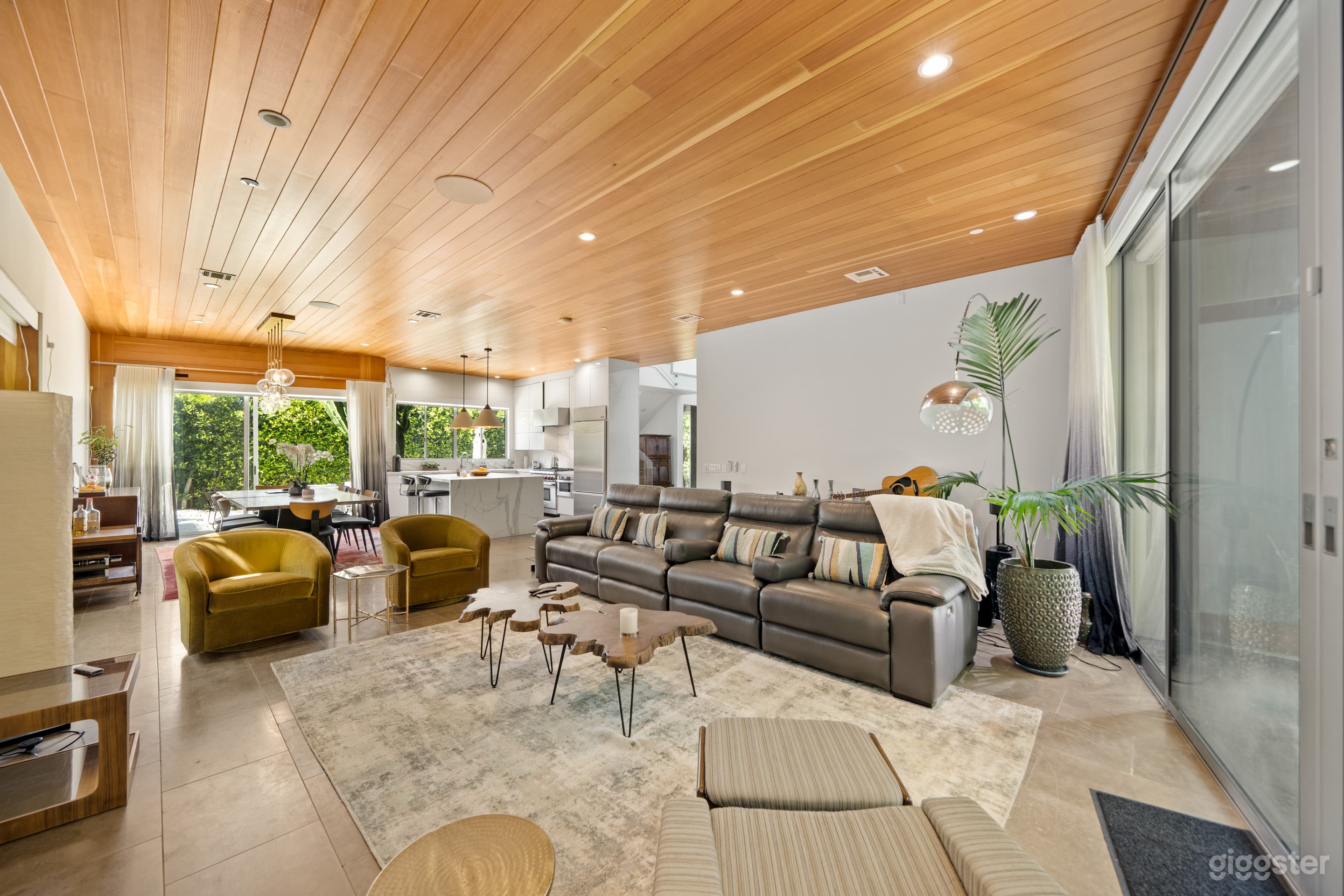 LA GRANGE MODERN: CONTEMPORARY MEETS MID-CENTURY Photo 2