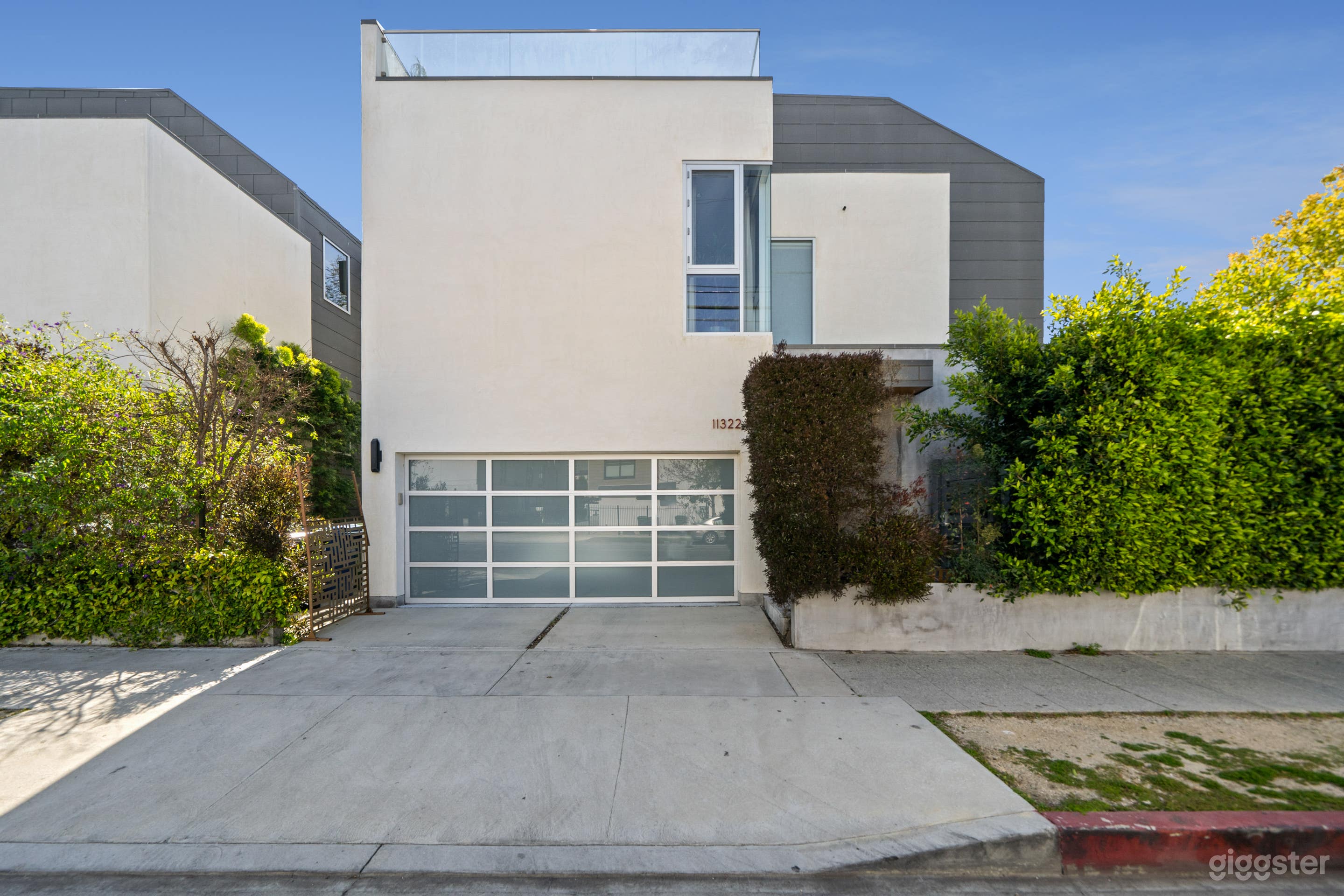 LA GRANGE MODERN: CONTEMPORARY MEETS MID-CENTURY Photo 3