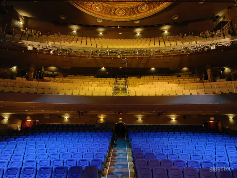  Full Teatro, la mejor opción para celebrar cualquier evento o concierto en la Gran Vía Madrileña. 