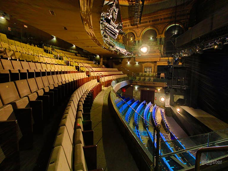  Full Teatro, la mejor opción para celebrar cualquier evento o concierto en la Gran Vía Madrileña. 
