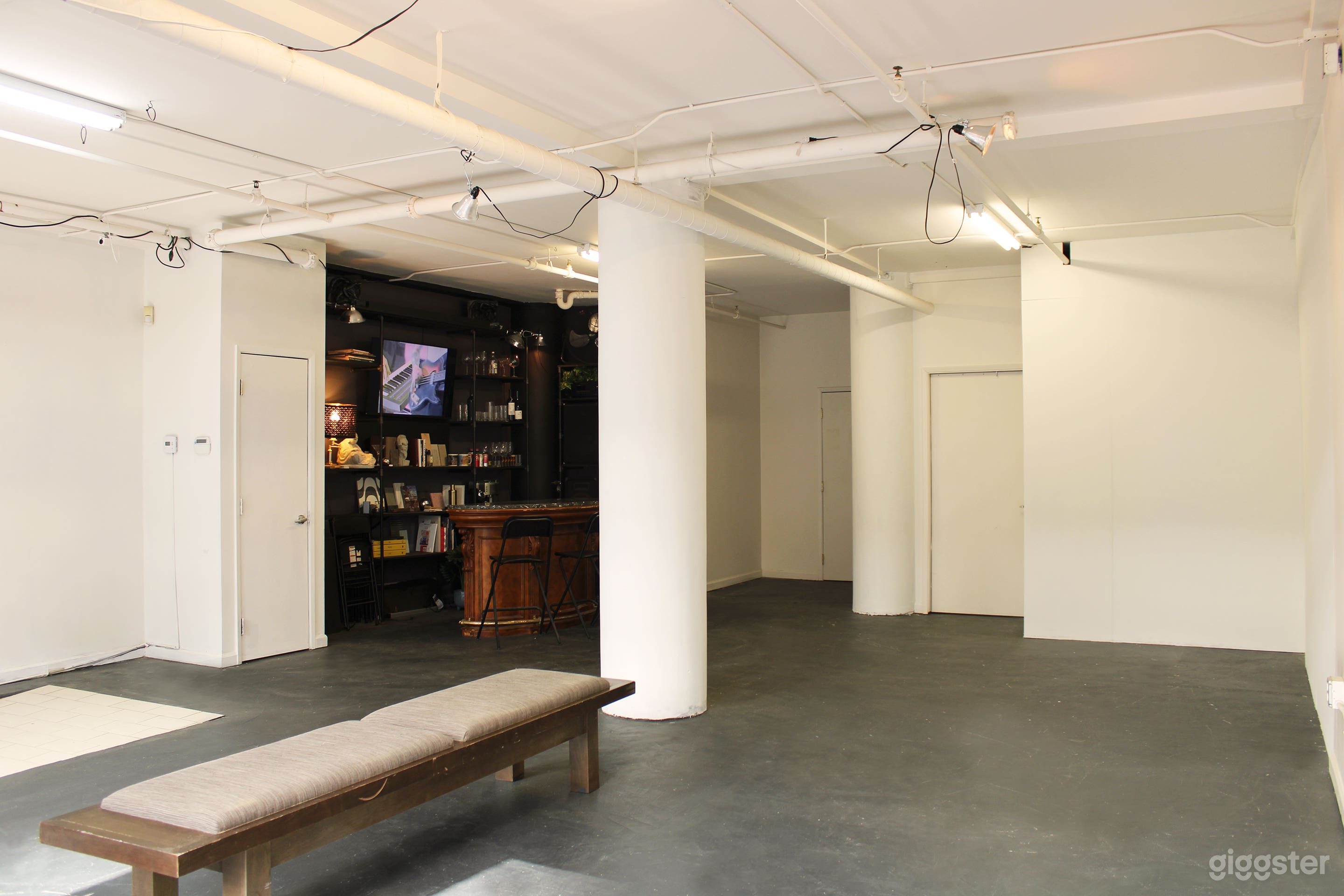 European/Industrial Style Art Gallery Photo 2