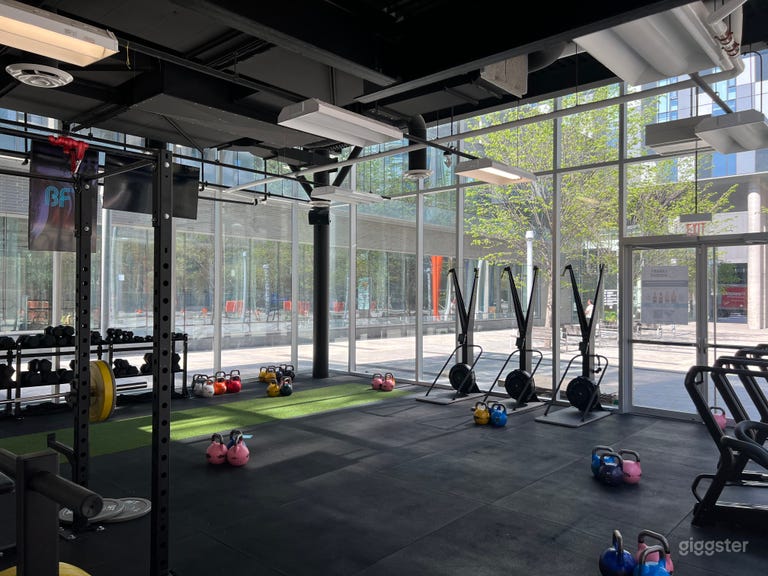  BIG, bright & fully equipped fitness studio 