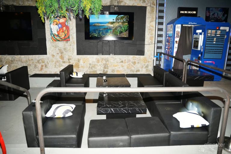  Spacious Venue with Large Dance Floor & VIP Booths 