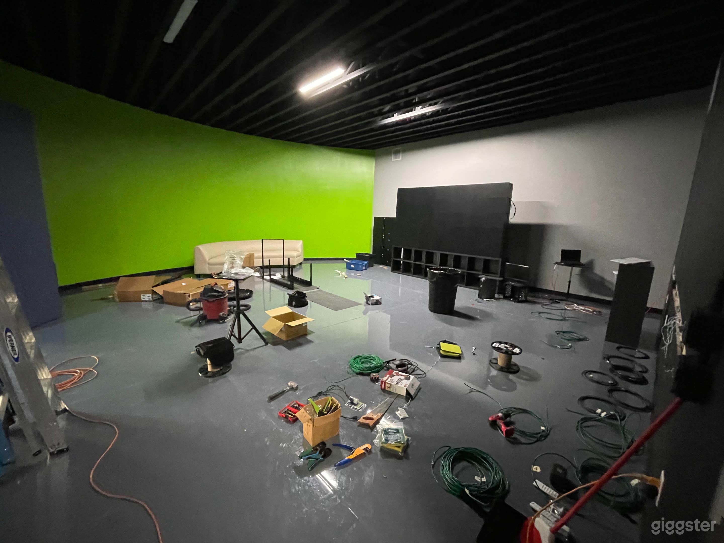 Live TV Broadcast Studios, Virtual Set and More Photo 4