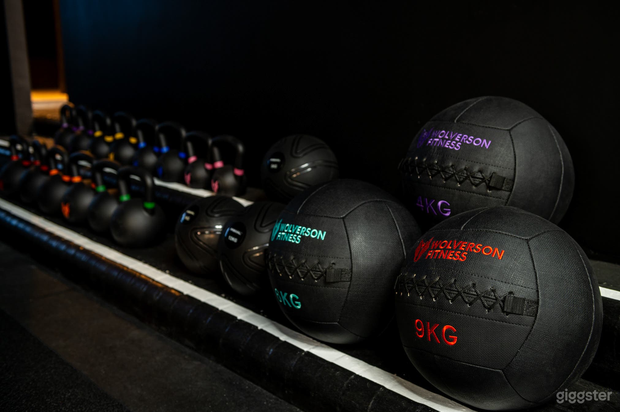 Class Studio Fitness Bootcamp HIIT Weightlifting Photo 4