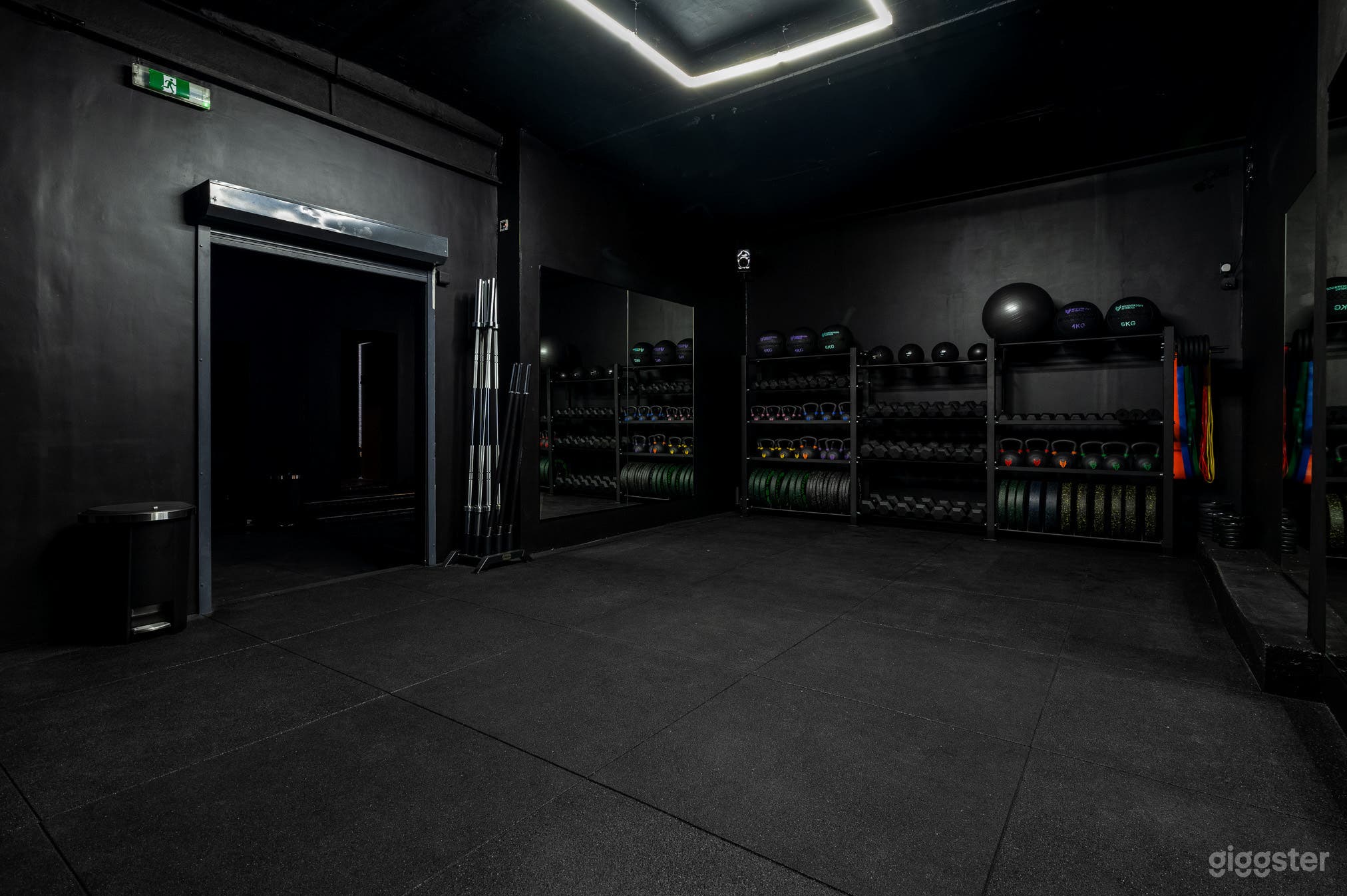 Class Studio Fitness Bootcamp HIIT Weightlifting Photo 2