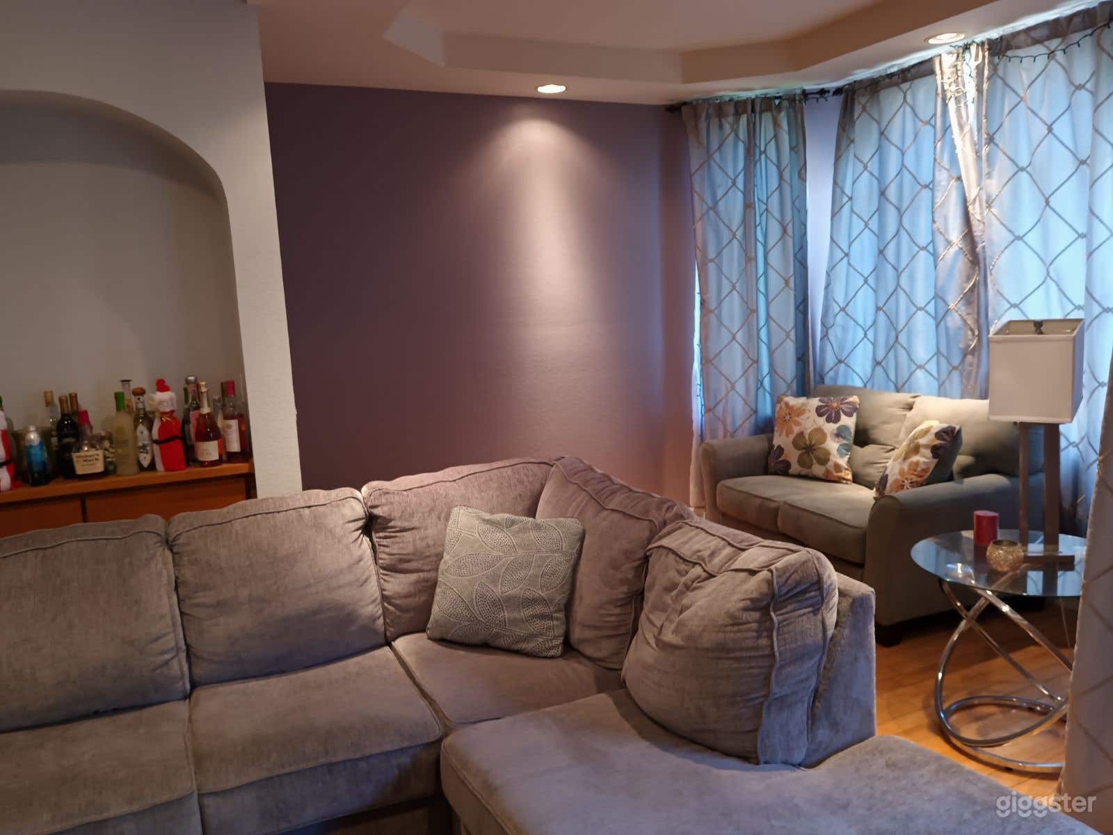 Luxurious Condo With Glam Decor Photo 2