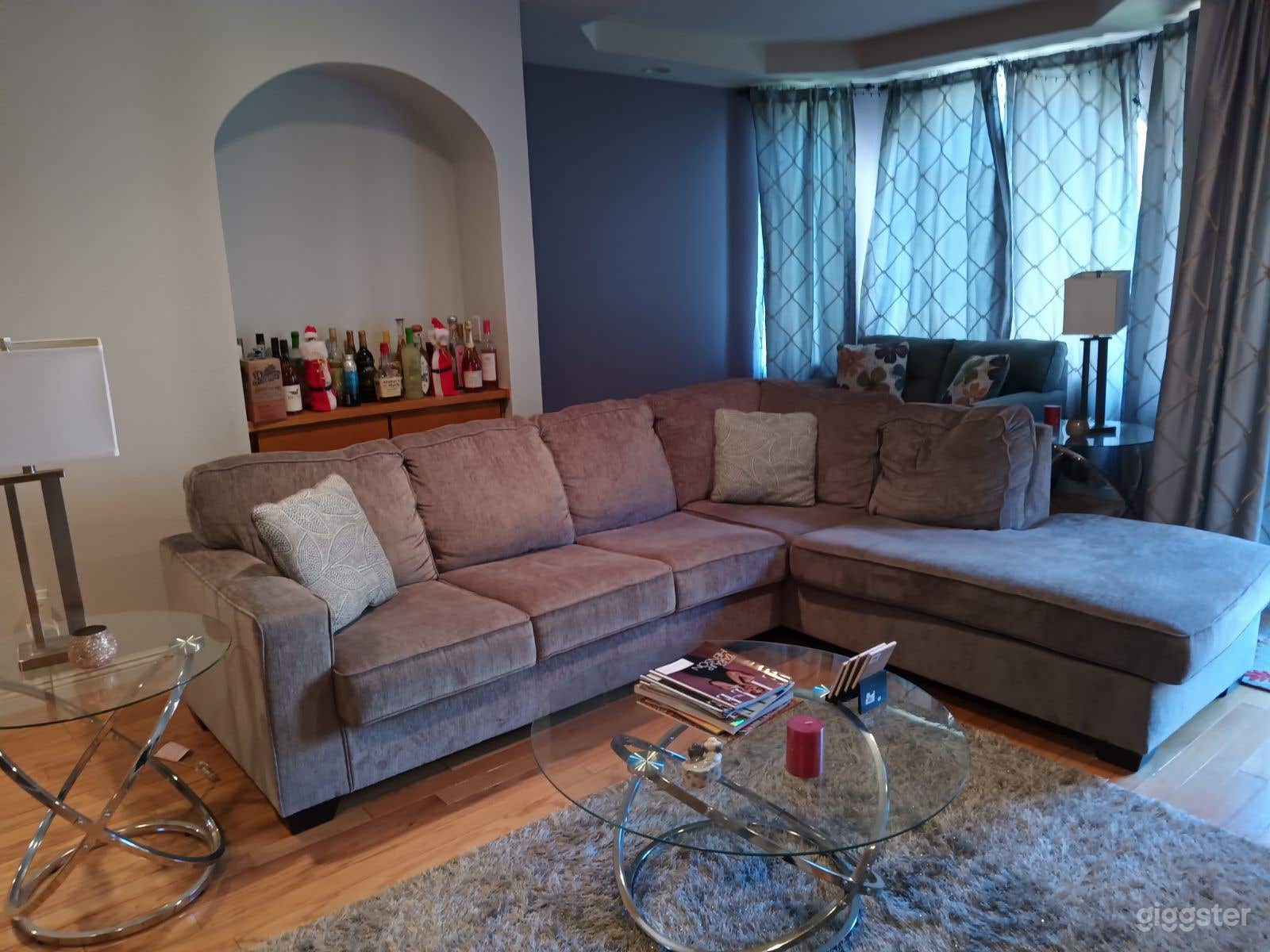 Luxurious Condo With Glam Decor Photo 1