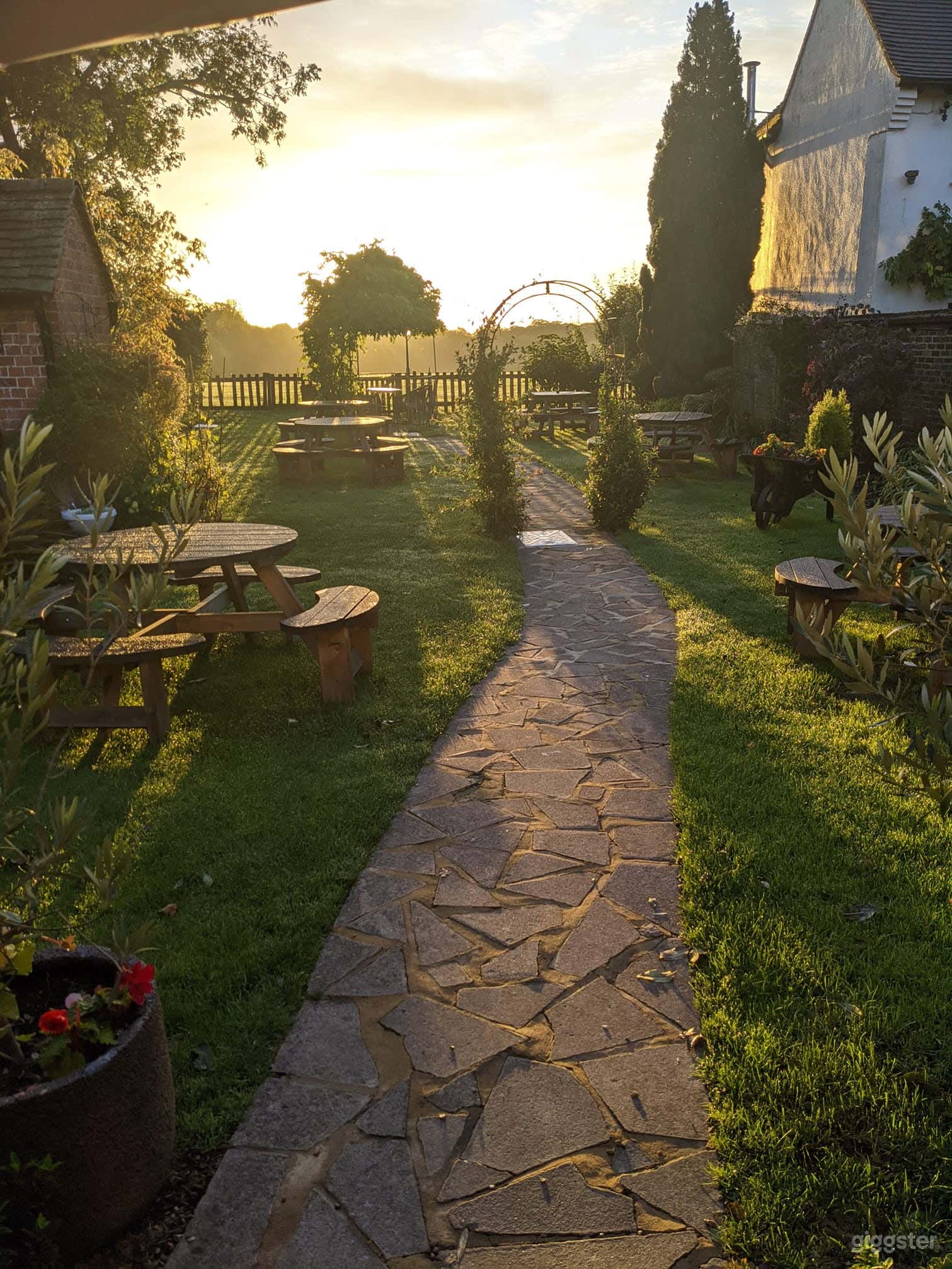 Quintessential English Country pub/Inn Photo 4