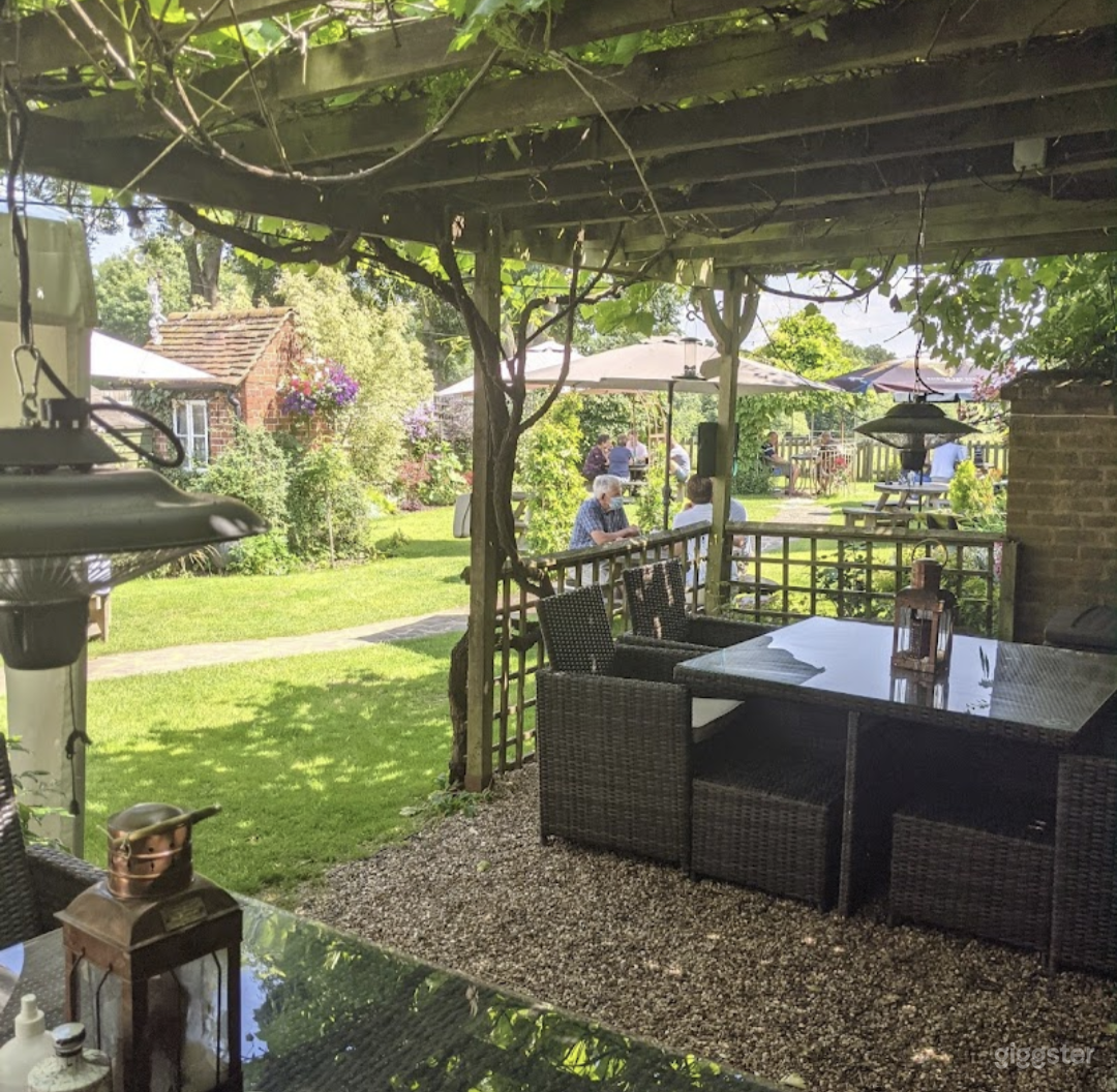 Quintessential English Country pub/Inn Photo 3