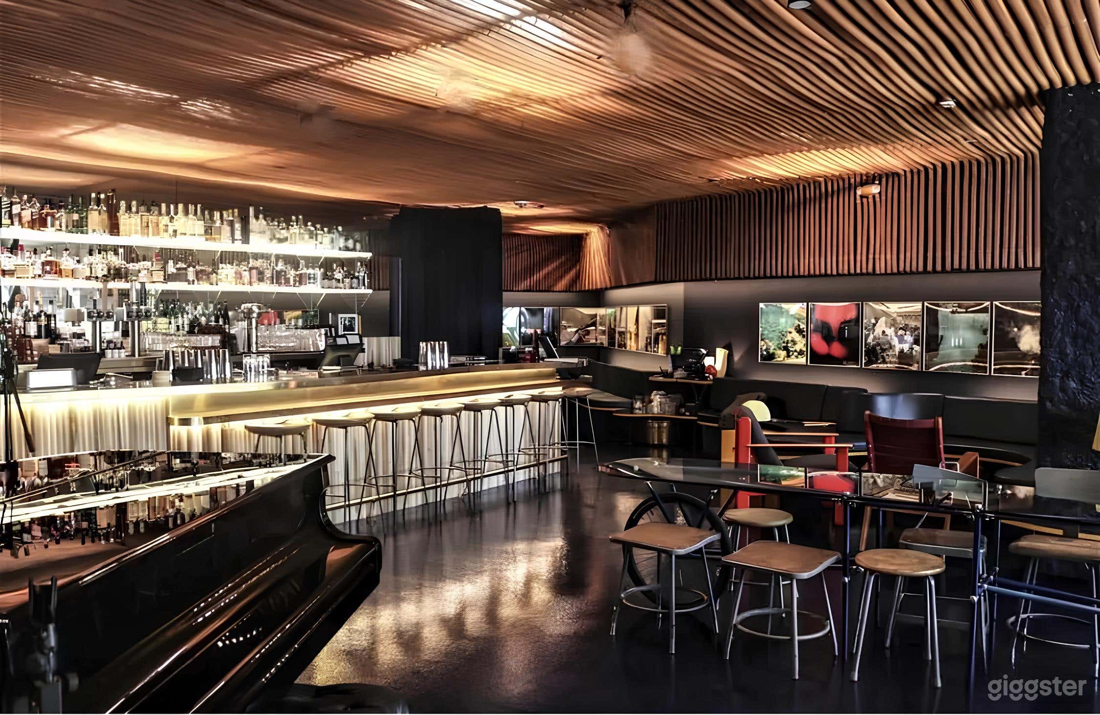 Mid-century cocktail lounge Photo 1