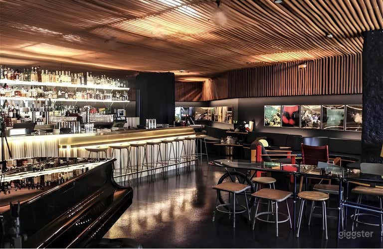  Mid-century cocktail lounge 