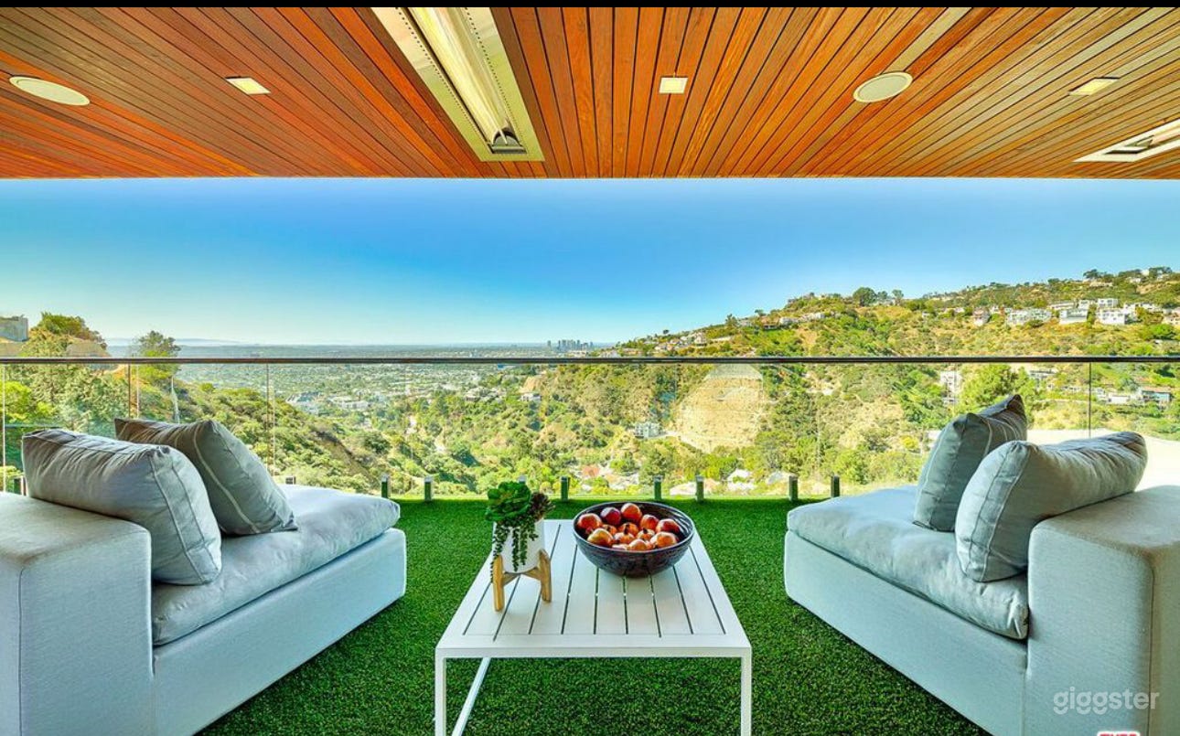 Modern Villa with Views. Photo 4