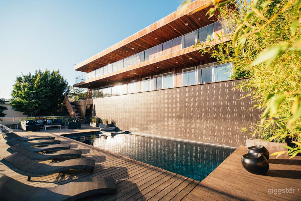 Modern Villa with Views. Photo 1