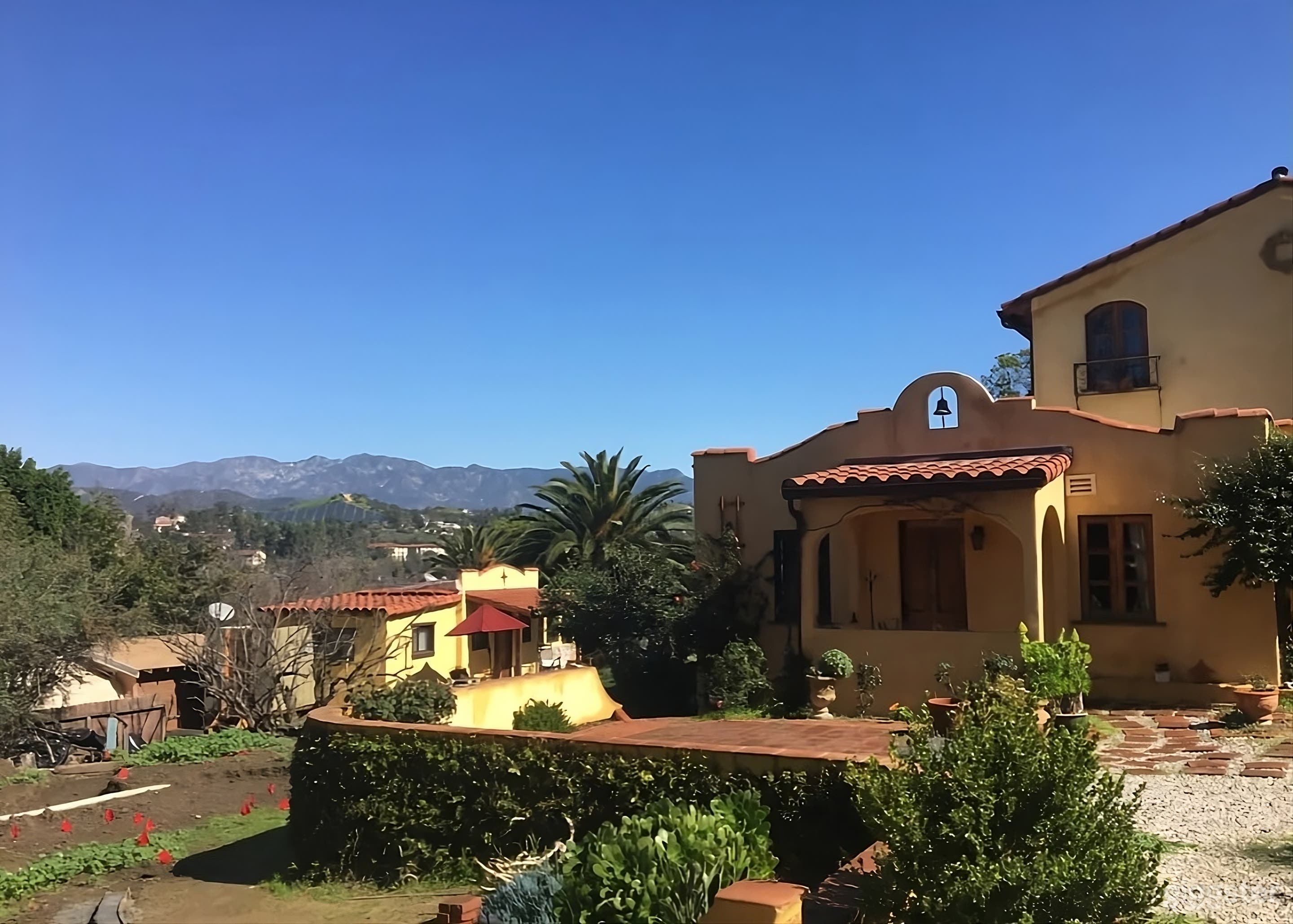 Charming Spanish-Style Backyard Photo 2