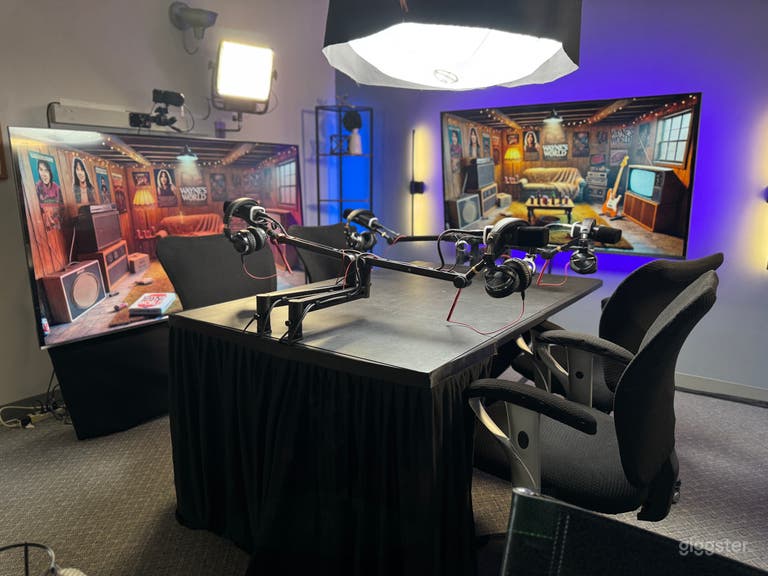  Podcast Studio 