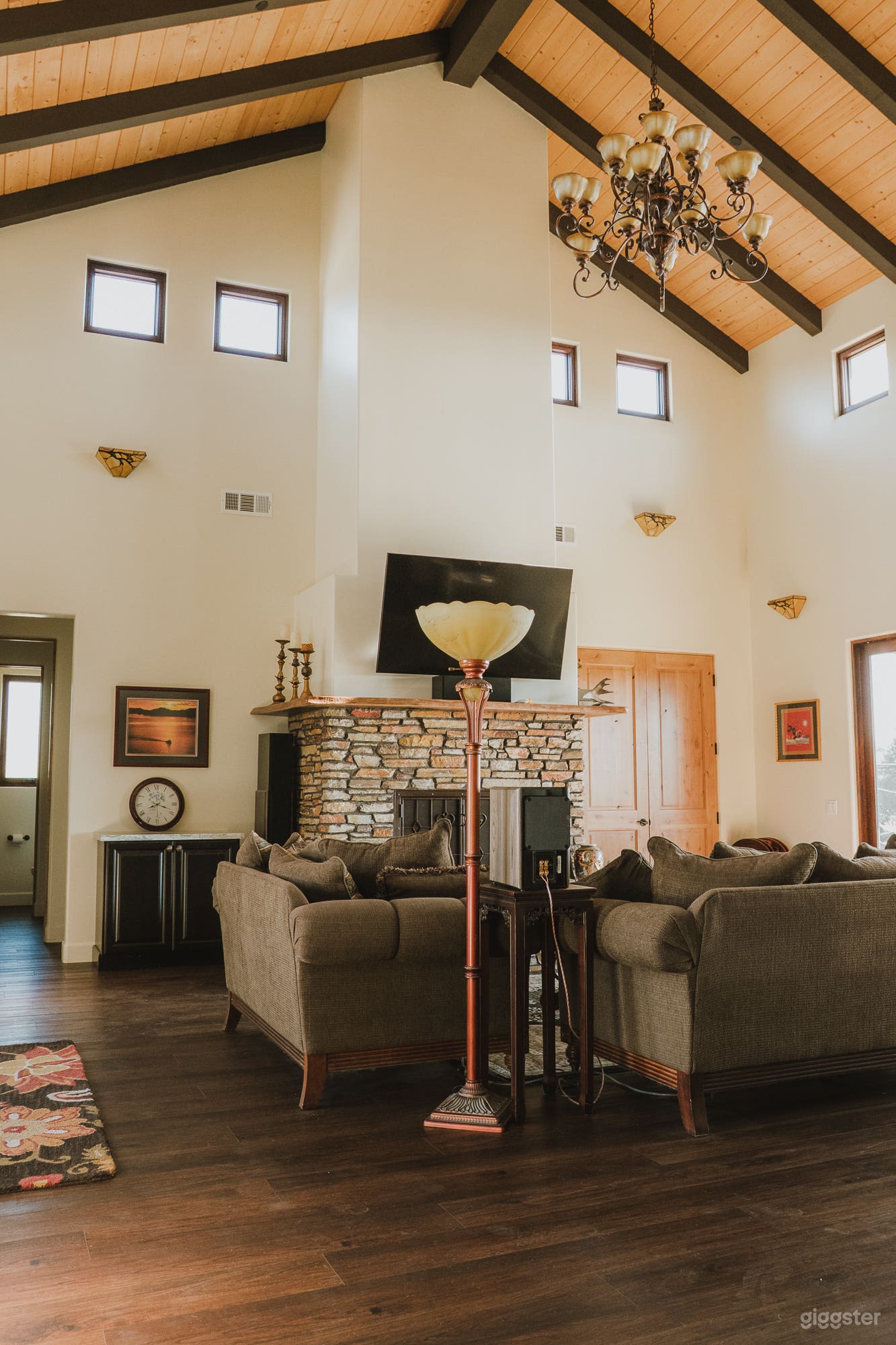 Large Country Modern Home with Mountain Views Photo 4