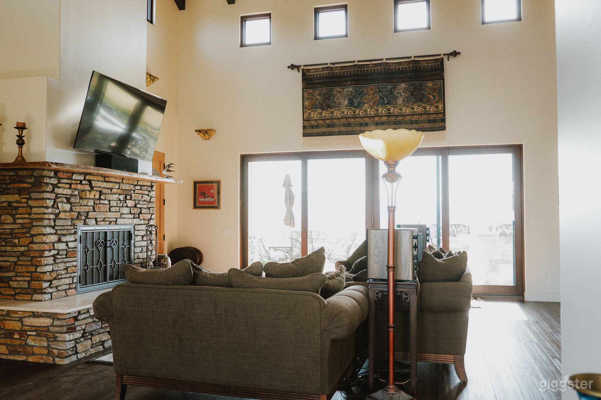 Large Country Modern Home with Mountain Views Photo 2