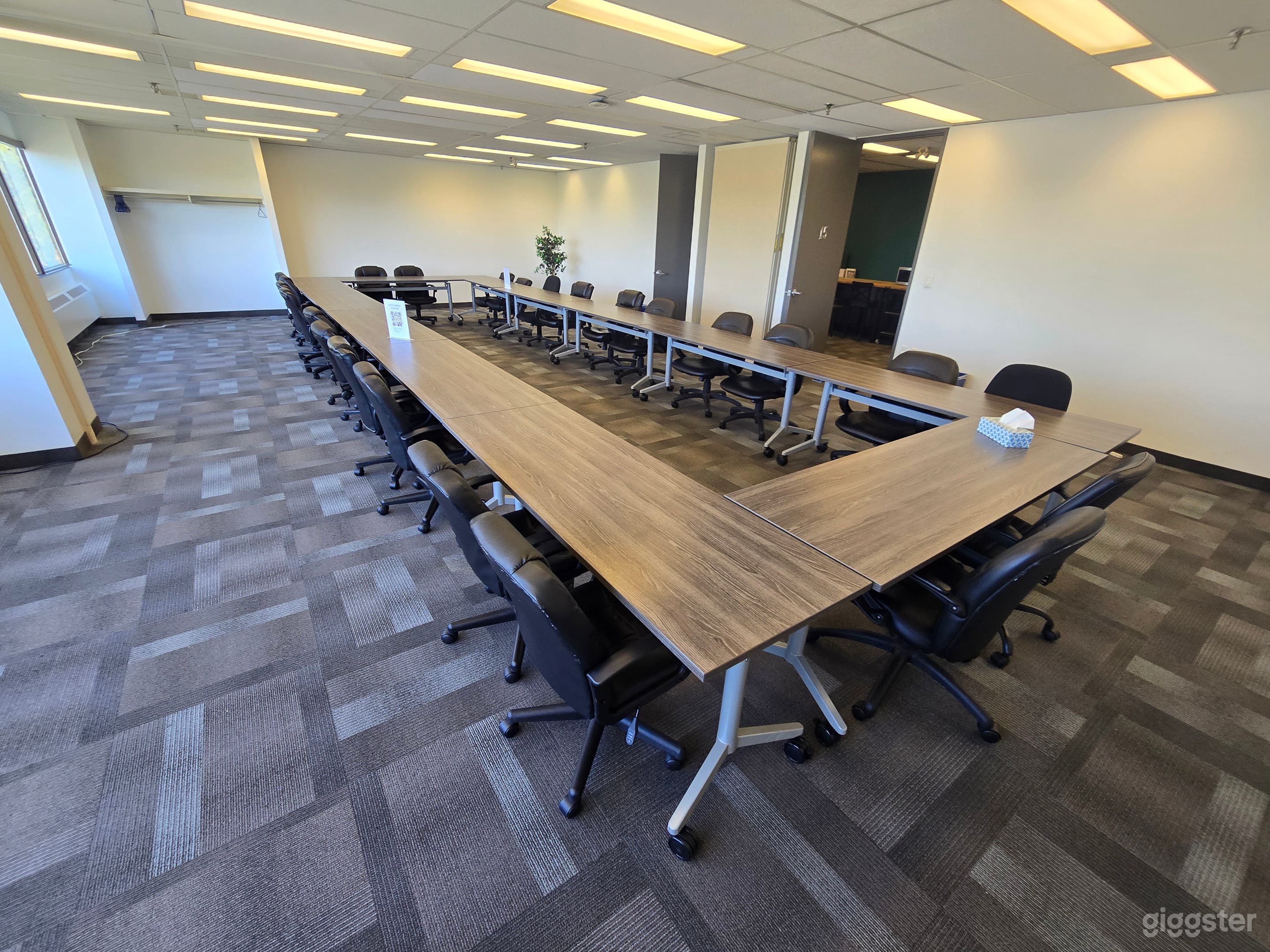 Large Spacious Meeting Room for 50 (Room #15) Photo 3