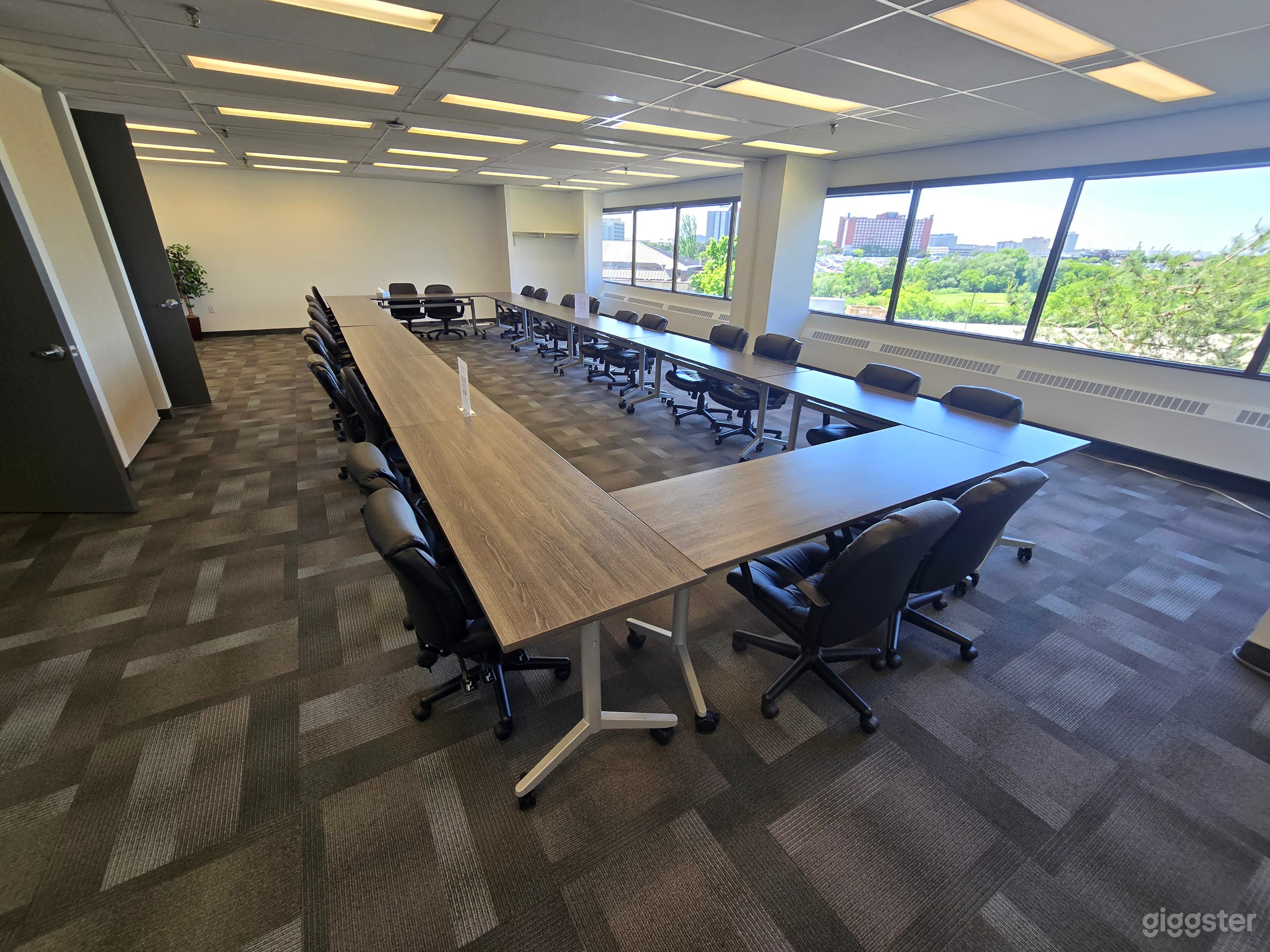 Large Spacious Meeting Room for 50 (Room #15) Photo 4