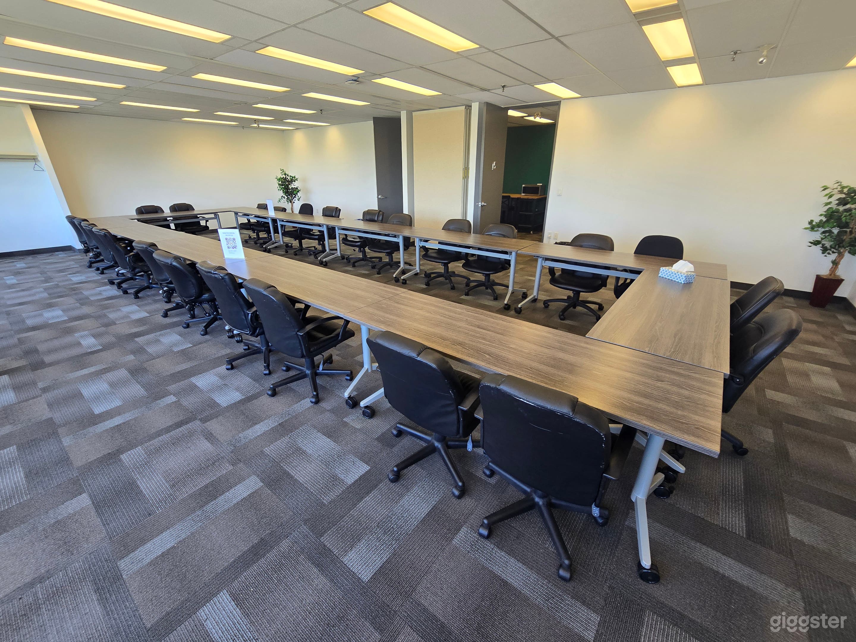 Large Spacious Meeting Room for 50 (Room #15) Photo 2