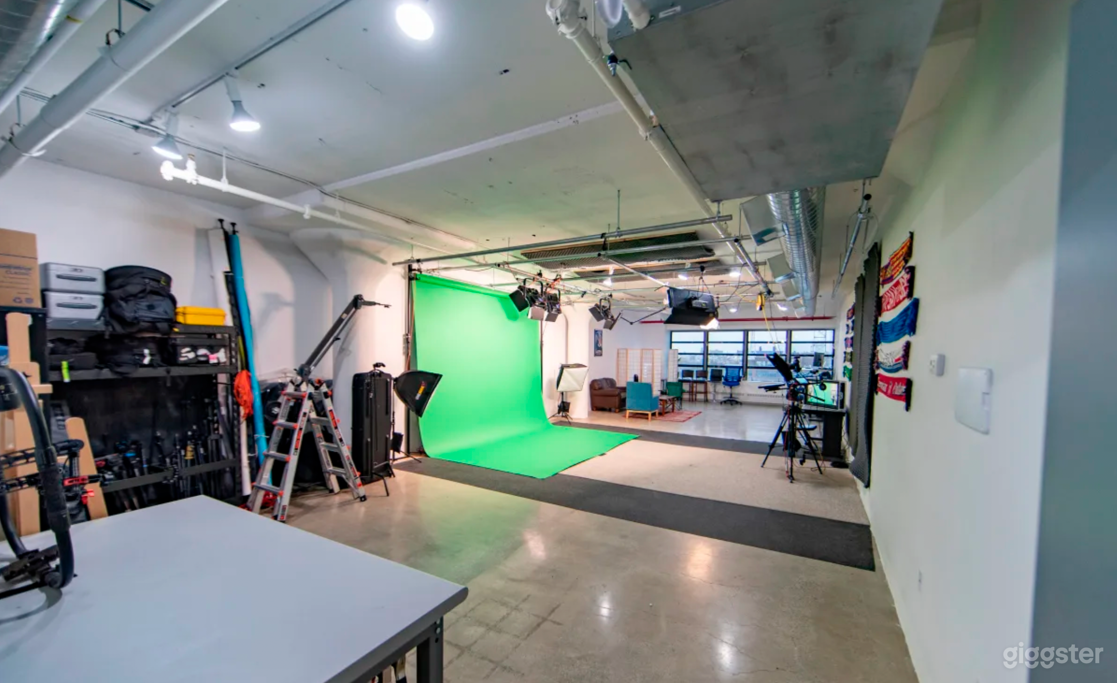 Build / shoot / process / livestream media